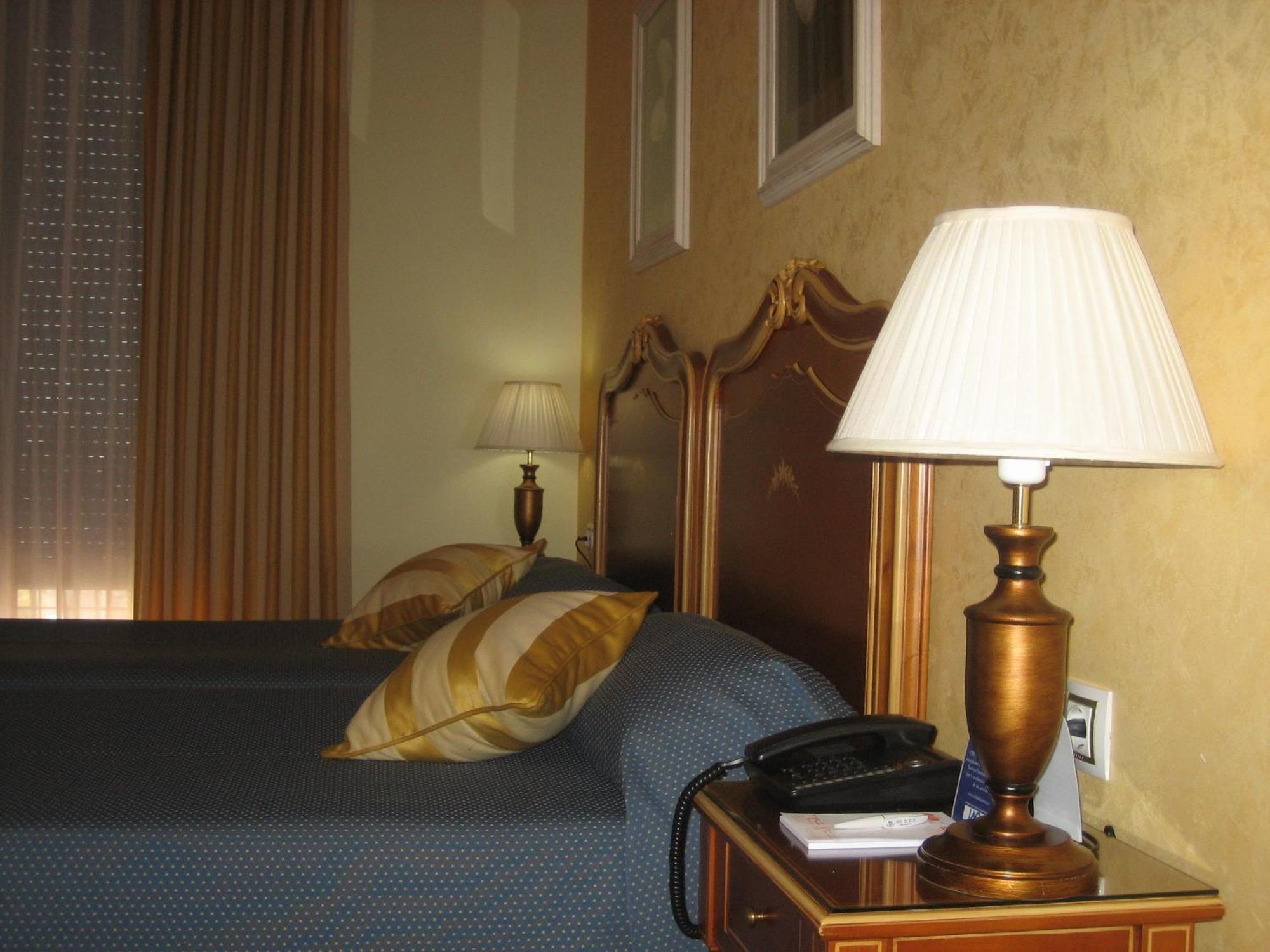 Hotel Santiago 베나벤테 외부 사진