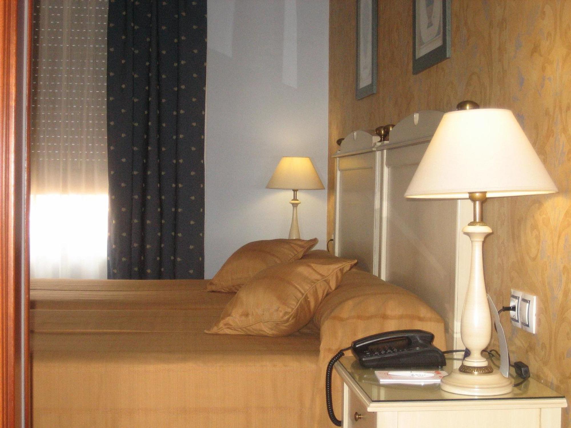 Hotel Santiago 베나벤테 외부 사진